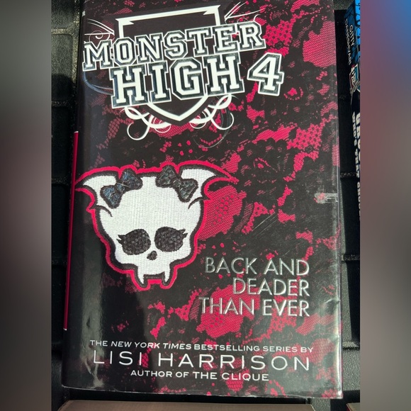 6 Monster High teen books. 1 hardcover & 1 comic book form. - Picture 6 of 9